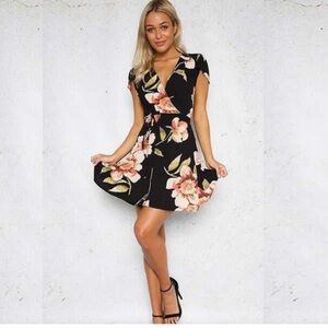 Rebel Sugar Short Sleeve Wrap V Neck Tie Front Floral Print dress Sz M NWOT